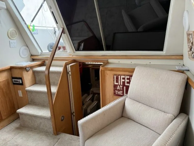 Slide: The Image of 1995 Carver 325 Motor Yacht 32 - 7833741