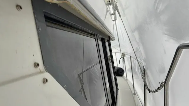 Slide: The Image of 1995 Carver 325 Motor Yacht 32 - 7833753