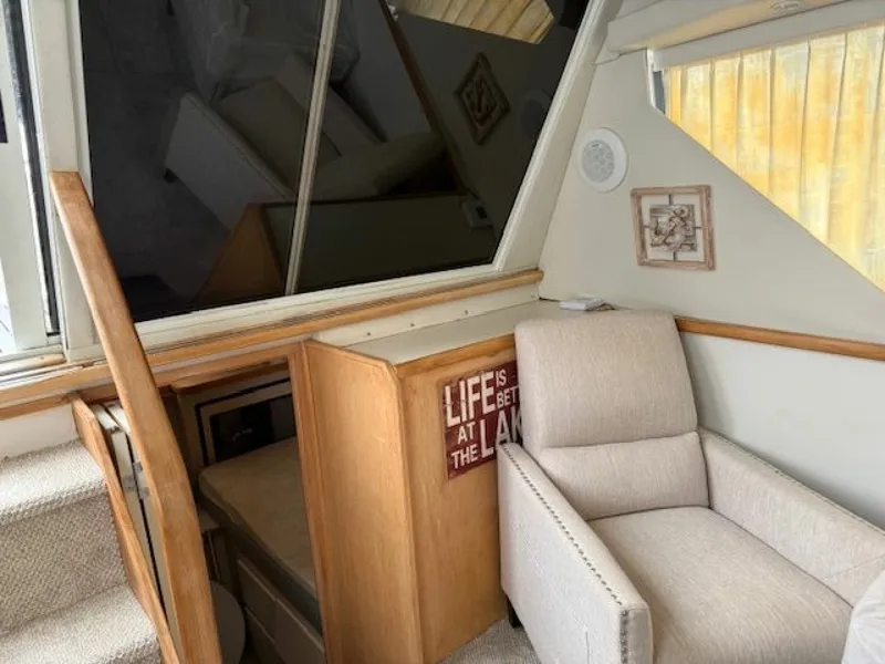 Slide: The Image of 1995 Carver 325 Motor Yacht 32 - 7833742