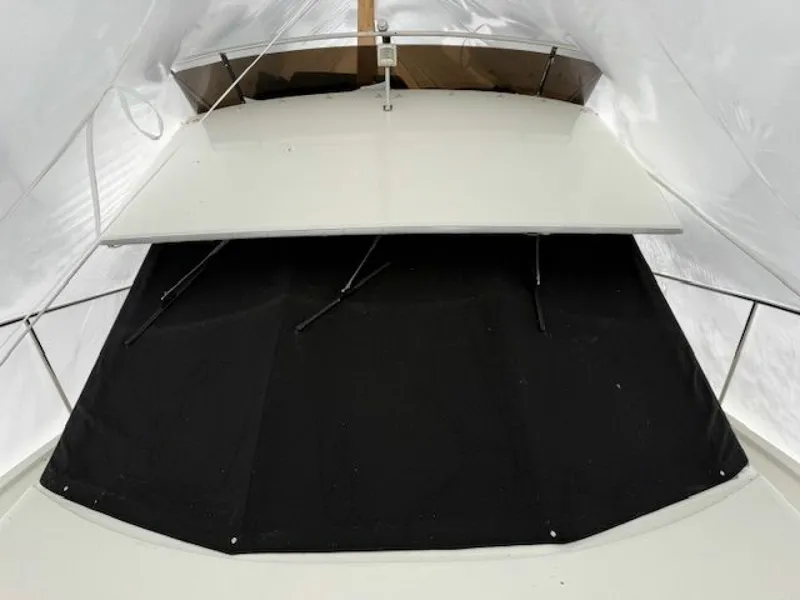 Slide: The Image of 1995 Carver 325 Motor Yacht 32 - 7833756