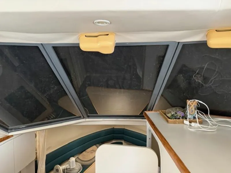 Slide: The Image of 1995 Carver 325 Motor Yacht 32 - 7833749