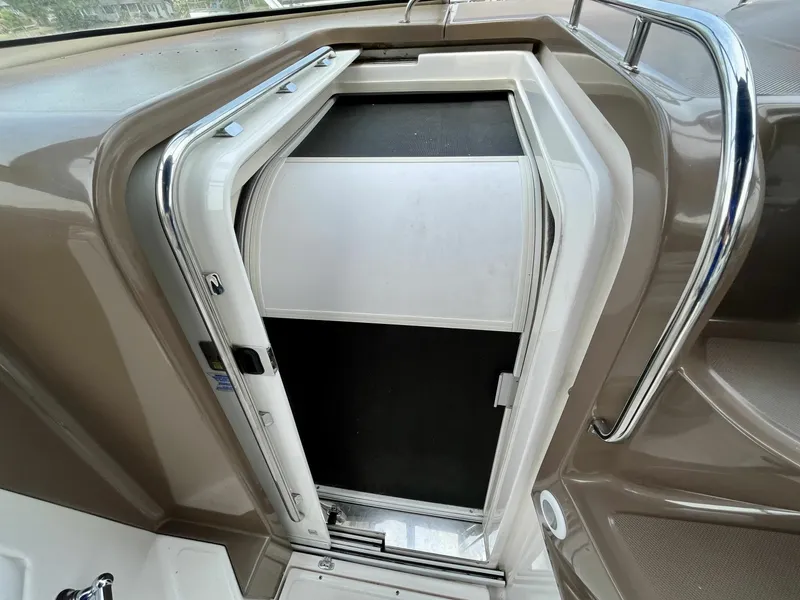 Slide: The Image of 2005 Regal 3560 Commodore 35 - 7833799
