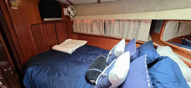 Slide: The Image of 1987 Carver 4207 Aft Cabin 42 - 7833858