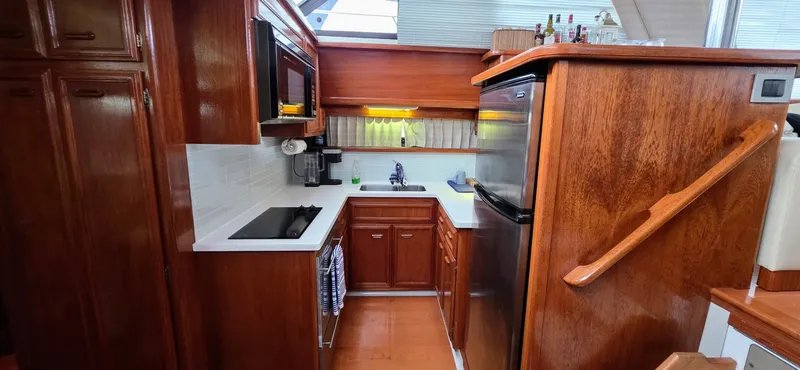 Slide: The Image of 1987 Carver 4207 Aft Cabin 42 - 7833852