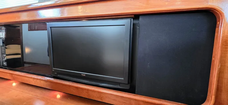 Slide: The Image of 1987 Carver 4207 Aft Cabin 42 - 7833863