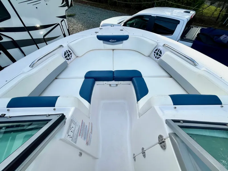 Slide: The Image of 2023 Robalo R207 20 - 7833900