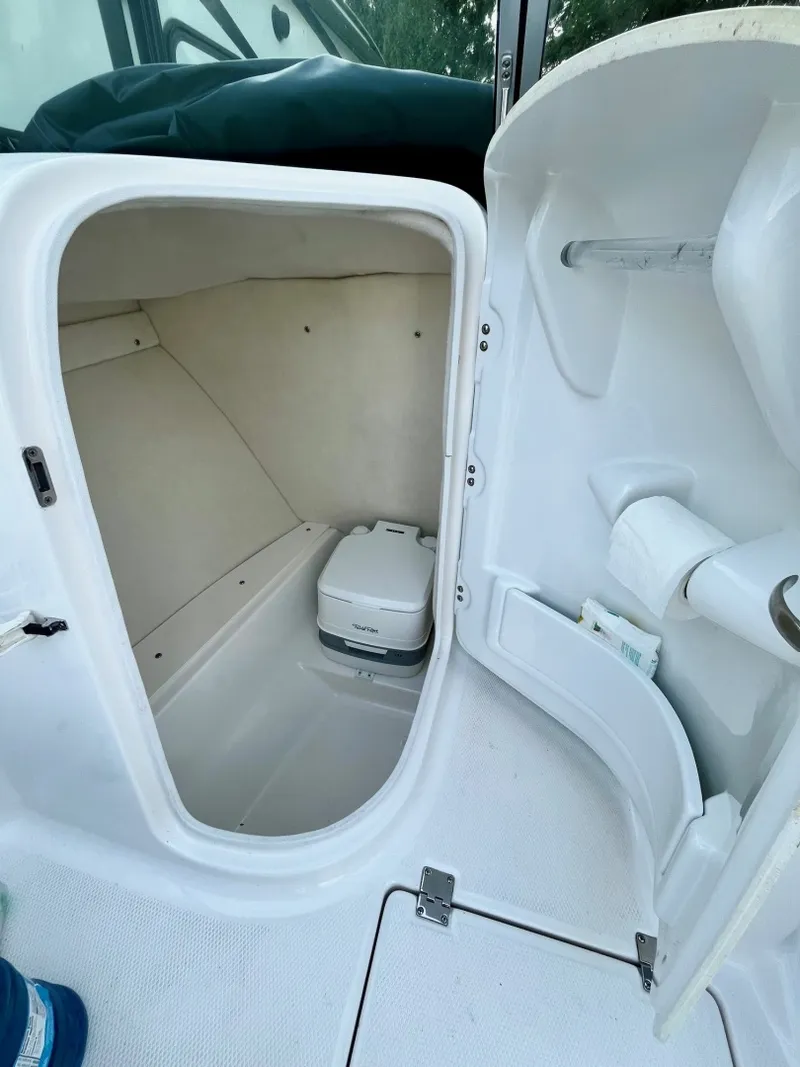 Slide: The Image of 2023 Robalo R207 20 - 7833895
