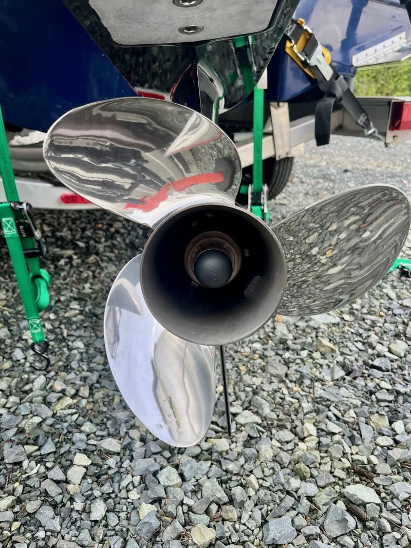 Slide: The Image of 2023 Robalo R207 20 - 7833906