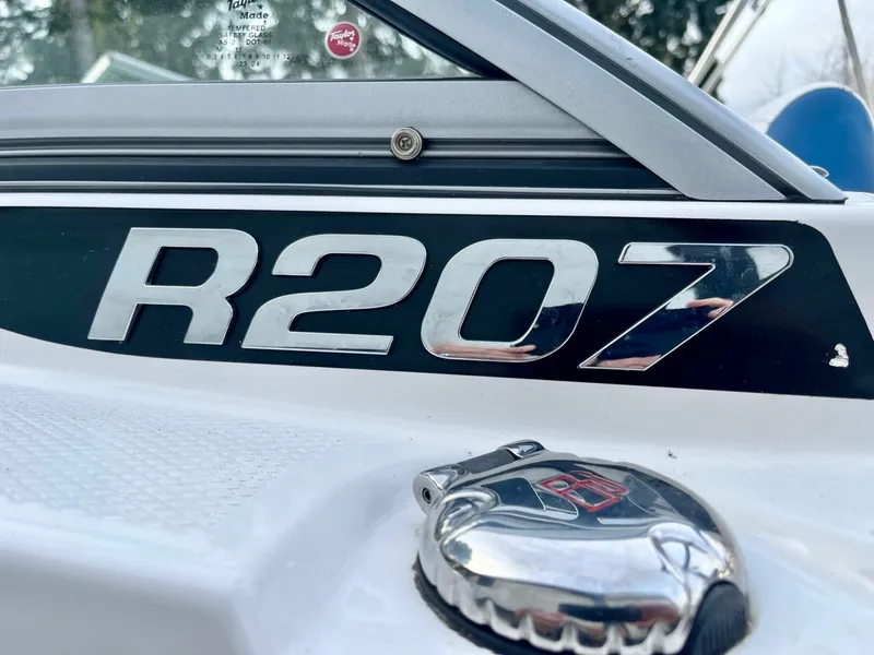 Slide: The Image of 2023 Robalo R207 20 - 7833910