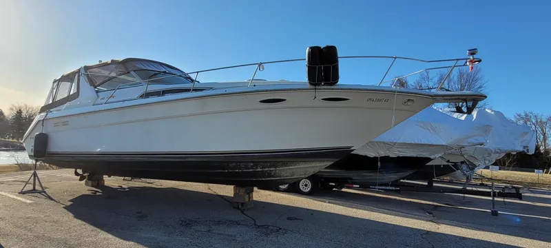 Slide: The Image of 1991 Sea Ray 350 Sundancer 35 - 7833937