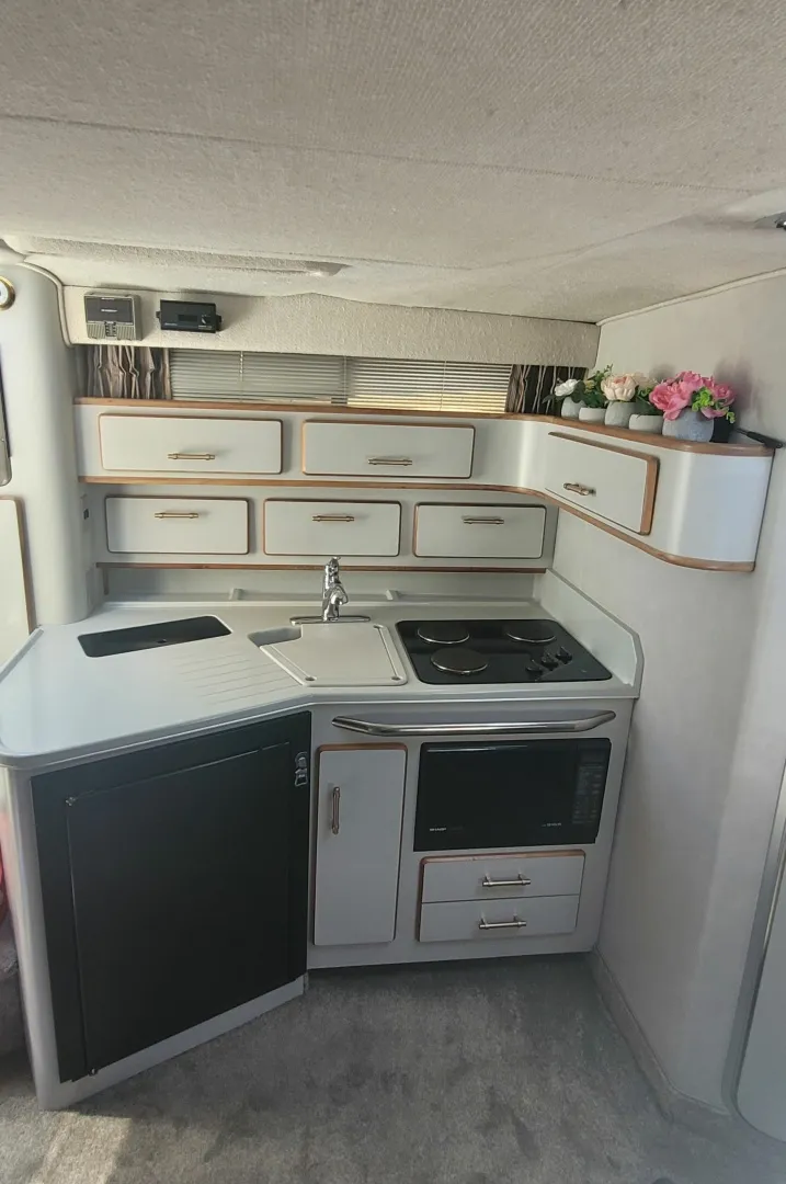 Slide: The Image of 1991 Sea Ray 350 Sundancer 35 - 7833927