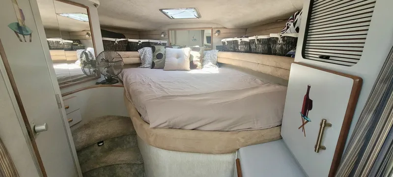 Slide: The Image of 1991 Sea Ray 350 Sundancer 35 - 7833931