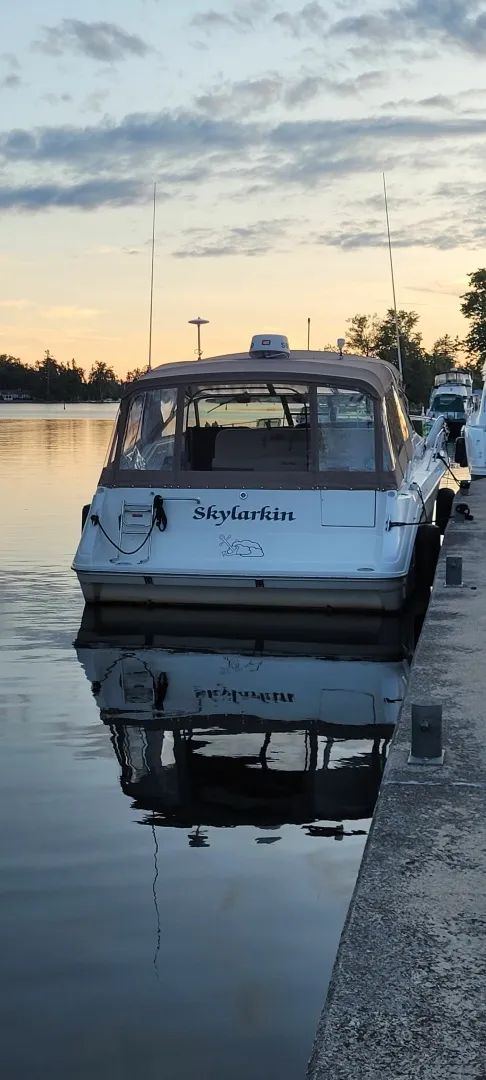 Slide: The Image of 1991 Sea Ray 350 Sundancer 35 - 7833919
