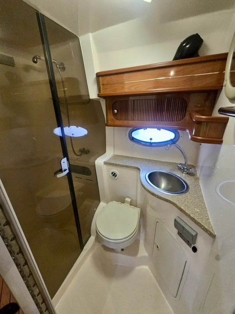 Slide: The Image of 2005 Rinker Fiesta Vee 360 36 - 7833981