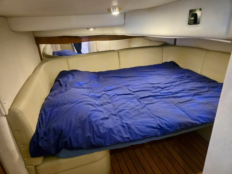 Slide: The Image of 2005 Rinker Fiesta Vee 360 36 - 7833978