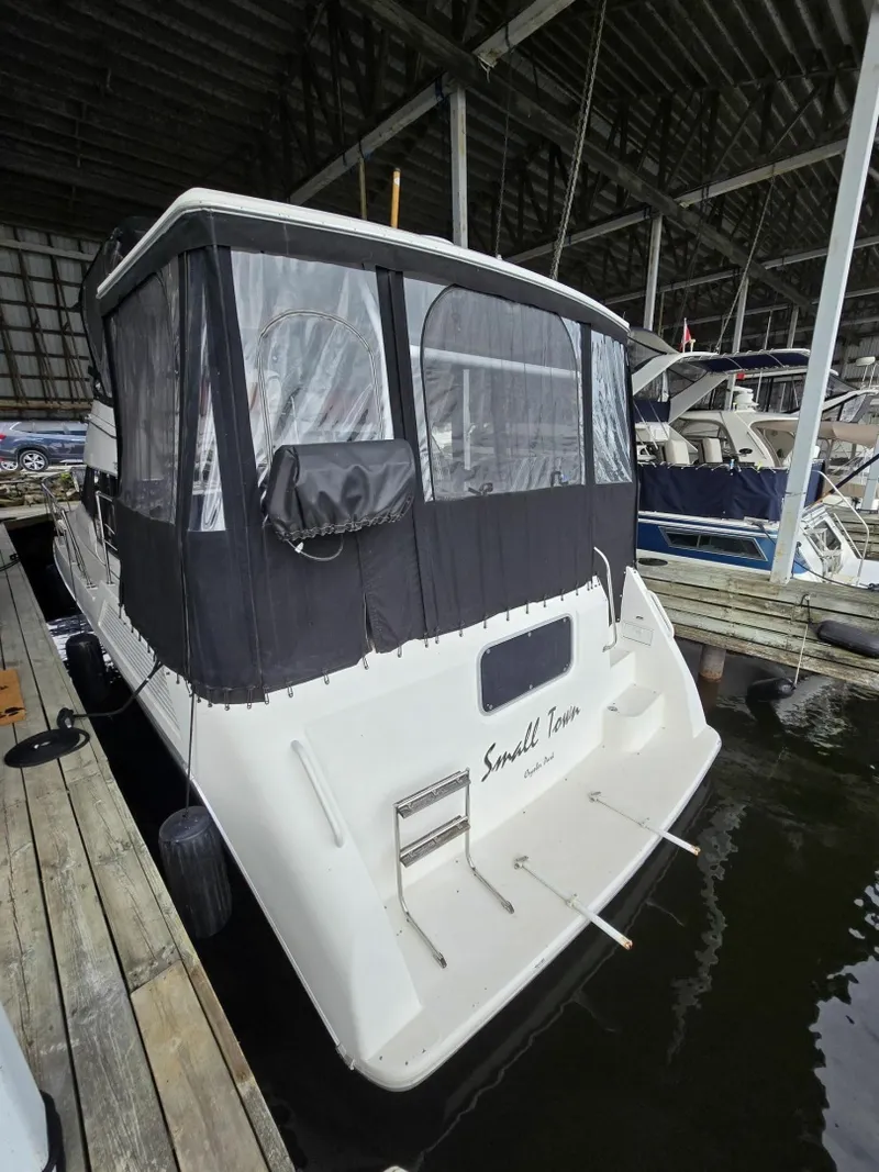 Slide: The Image of 1990 Bayliner 4387 Motoryacht 43 - 7834222