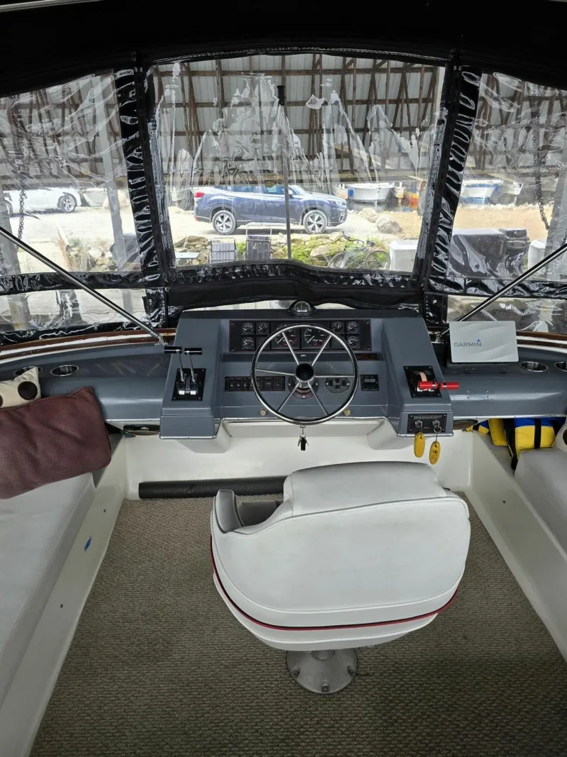 Slide: The Image of 1990 Bayliner 4387 Motoryacht 43 - 7834210