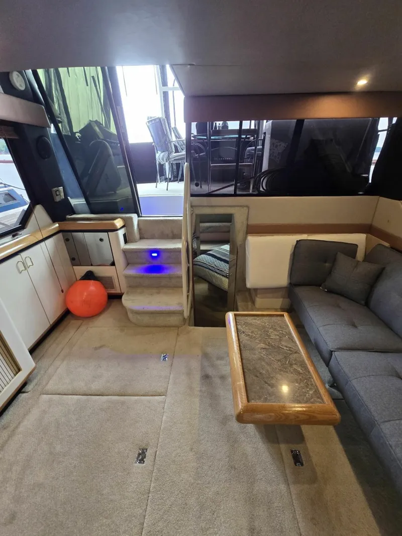 Slide: The Image of 1990 Bayliner 4387 Motoryacht 43 - 7834208