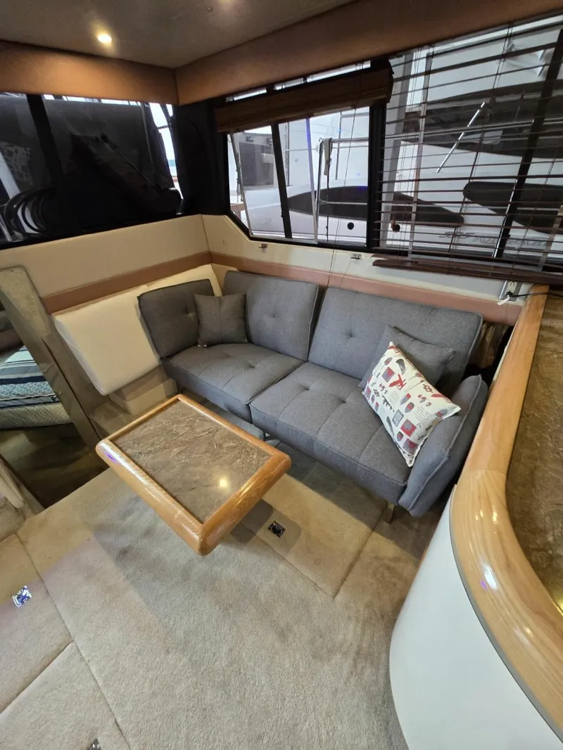 Slide: The Image of 1990 Bayliner 4387 Motoryacht 43 - 7834209