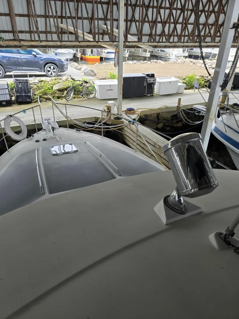 Slide: The Image of 1990 Bayliner 4387 Motoryacht 43 - 7834202