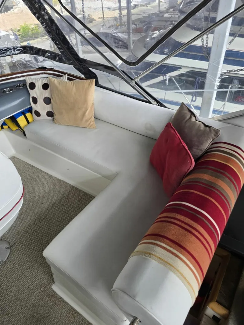 Slide: The Image of 1990 Bayliner 4387 Motoryacht 43 - 7834207