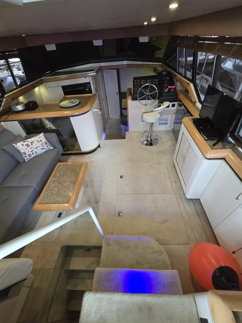 Slide: The Image of 1990 Bayliner 4387 Motoryacht 43 - 7834206