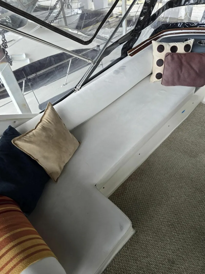 Slide: The Image of 1990 Bayliner 4387 Motoryacht 43 - 7834211