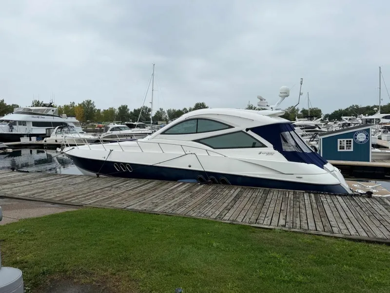 The Image of 2013 Cruisers Yachts 540 Sports Coupe 54 - 7834244