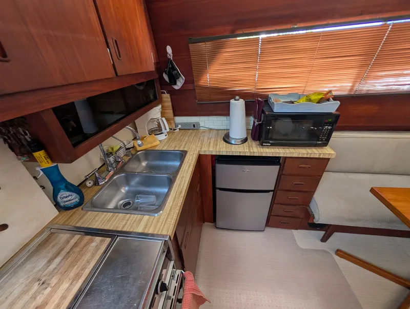 Slide: The Image of 1977 Trojan 36 Tri-Cabin 36 - 7834317
