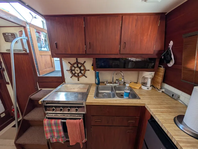 Slide: The Image of 1977 Trojan 36 Tri-Cabin 36 - 7834318