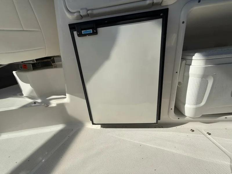 Slide: The Image of 2008 Regal 2860 Window Express 28 - 7834533