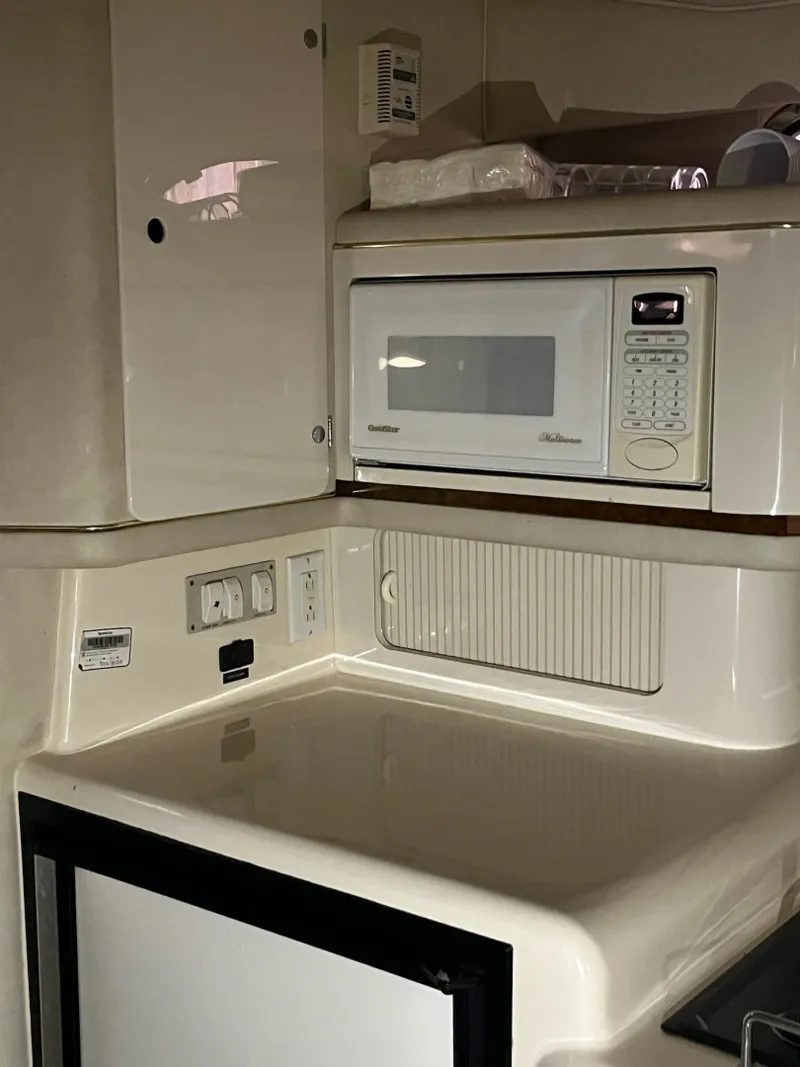 Slide: The Image of 1997 Sea Ray 330 Sundancer 33 - 7834855