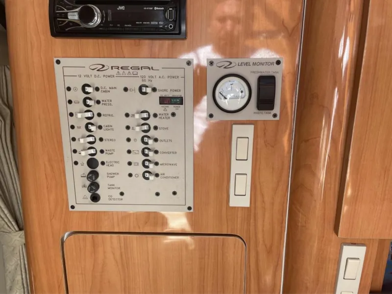 Slide: The Image of 2000 Regal 2660 Commodore 26 - 7834882