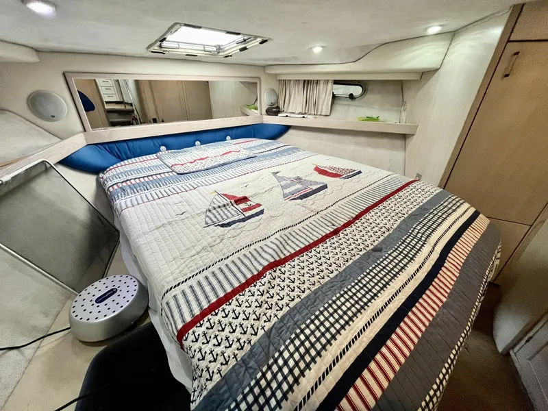 Slide: The Image of 1996 Bayliner 3988 39 - 7835289