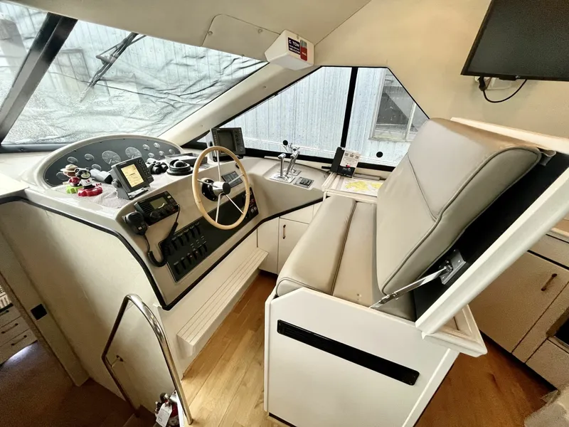 Slide: The Image of 1996 Bayliner 3988 39 - 7835275