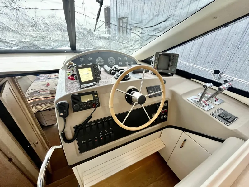 Slide: The Image of 1996 Bayliner 3988 39 - 7835273