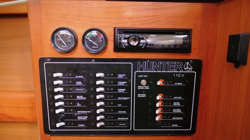 Slide: The Image of 1997 Hunter 340 34 - 7835357