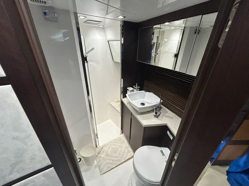 Slide: The Image of 2018 Galeon 560 Sky 56 - 7835593