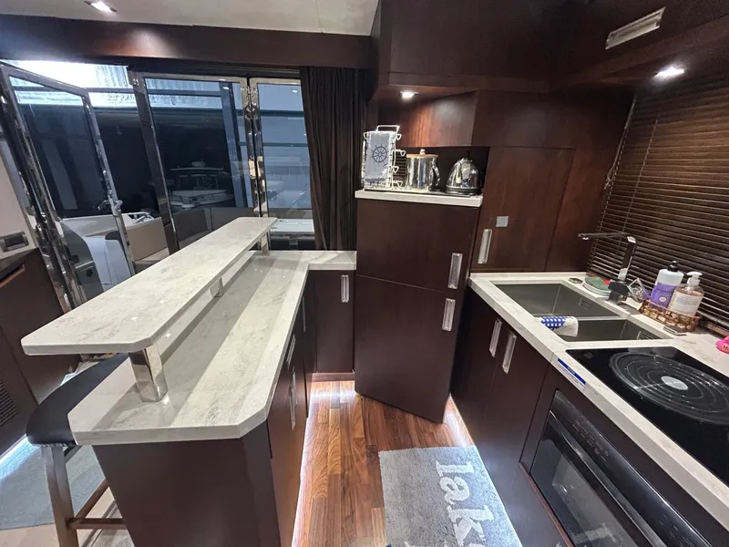 Slide: The Image of 2018 Galeon 560 Sky 56 - 7835557