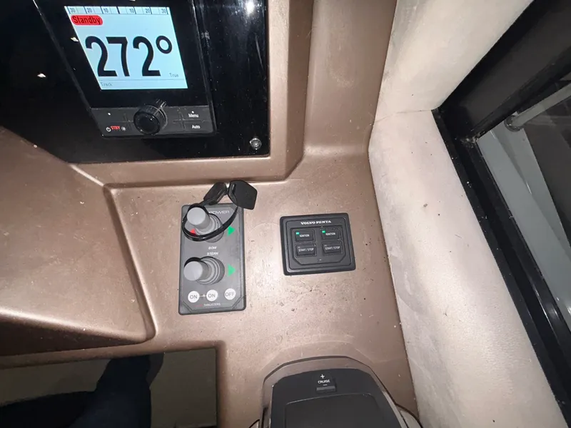 Slide: The Image of 2018 Galeon 560 Sky 56 - 7835580