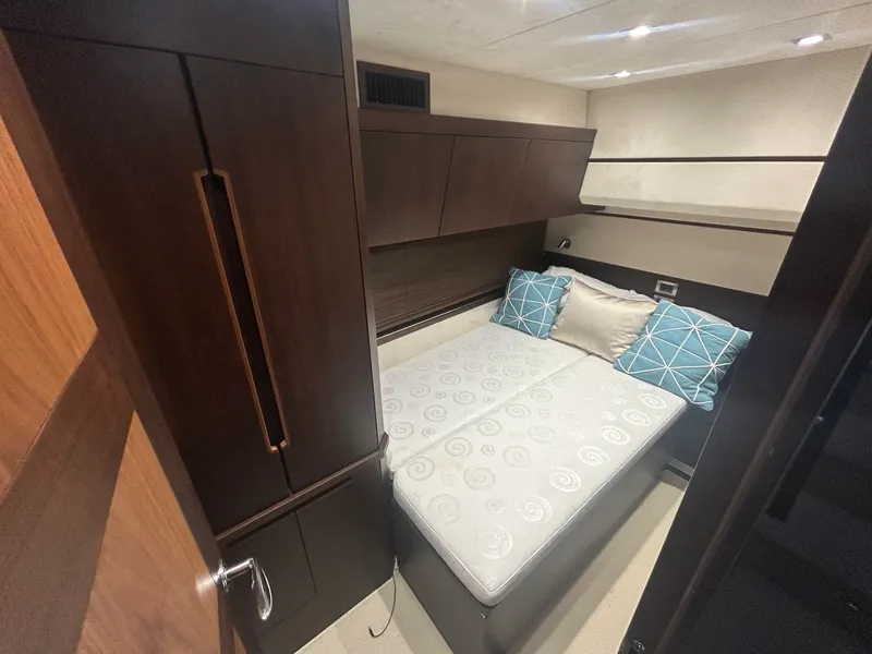 Slide: The Image of 2018 Galeon 560 Sky 56 - 7835517