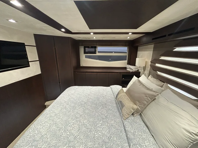 Slide: The Image of 2018 Galeon 560 Sky 56 - 7835602