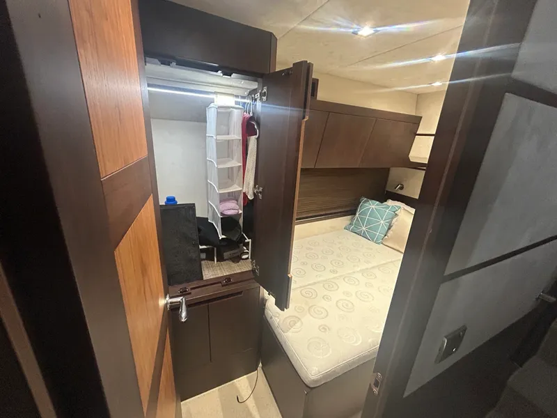 Slide: The Image of 2018 Galeon 560 Sky 56 - 7835519