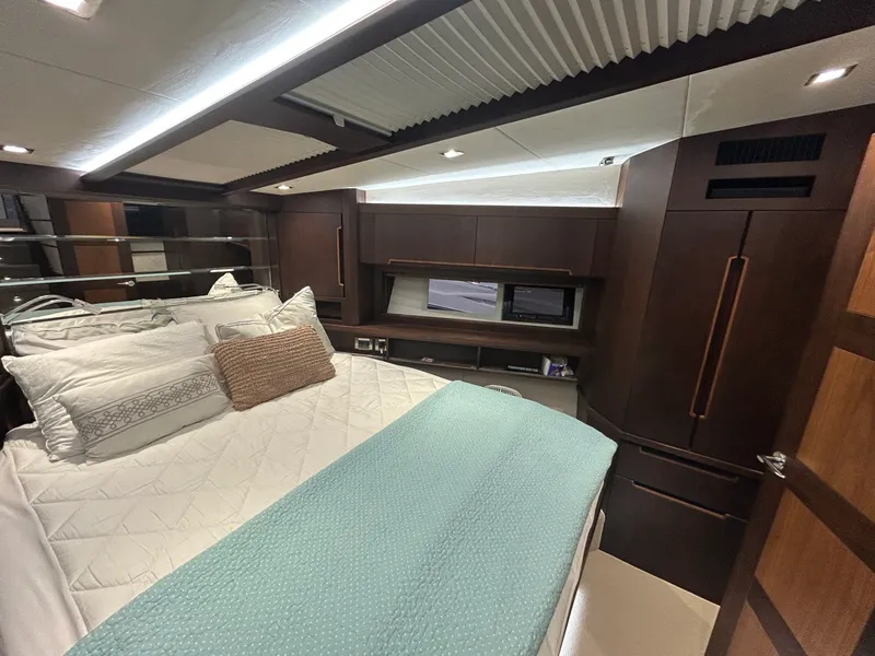 Slide: The Image of 2018 Galeon 560 Sky 56 - 7835590