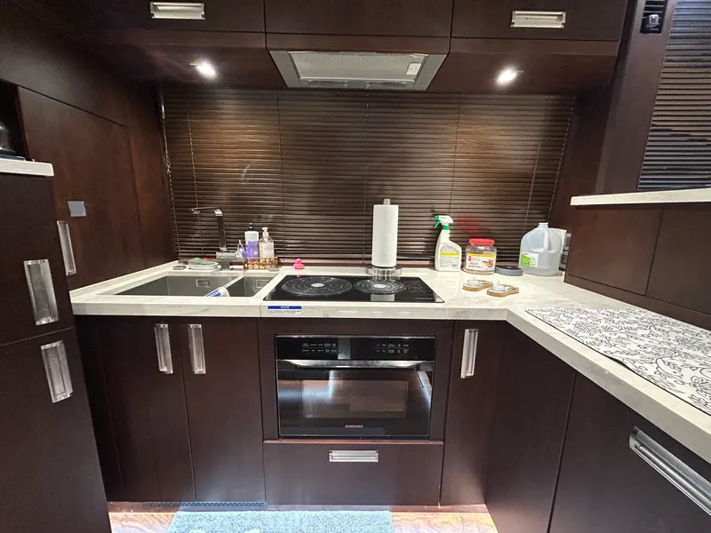 Slide: The Image of 2018 Galeon 560 Sky 56 - 7835553