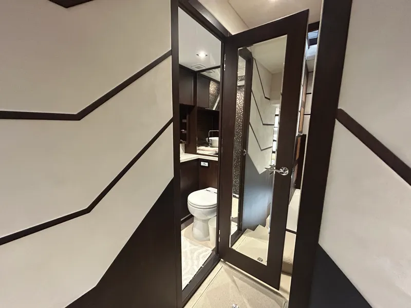 Slide: The Image of 2018 Galeon 560 Sky 56 - 7835606