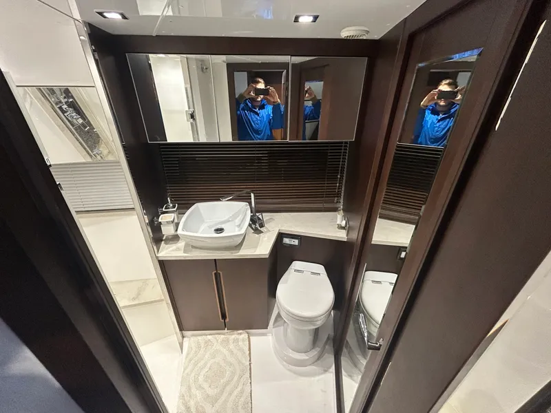Slide: The Image of 2018 Galeon 560 Sky 56 - 7835594