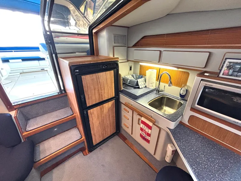 Slide: The Image of 1991 Sea Ray 400 Express Cruiser 40 - 7835645
