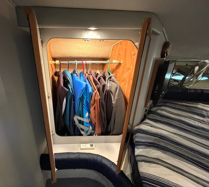 Slide: The Image of 1991 Sea Ray 400 Express Cruiser 40 - 7835651