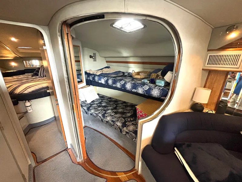 Slide: The Image of 1991 Sea Ray 400 Express Cruiser 40 - 7835652